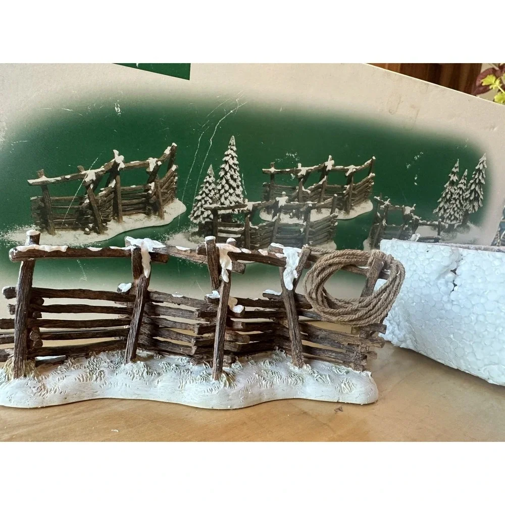 Department 56 Dickens Village Accessories VILLAGE CORRAL FENCE 4 Piece New‎